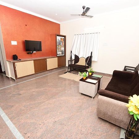 Sree Service Apartments Тирупати Экстерьер фото