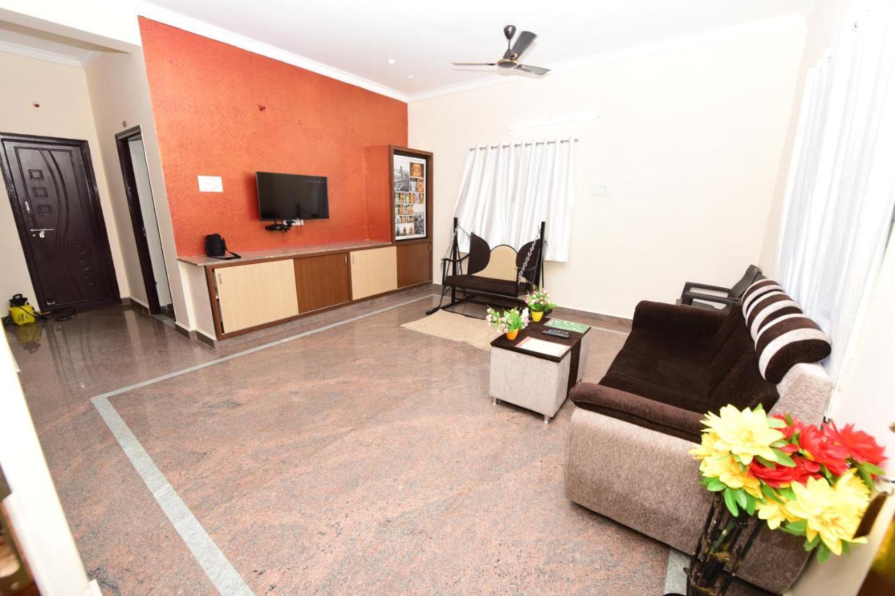 Sree Service Apartments Тирупати Экстерьер фото