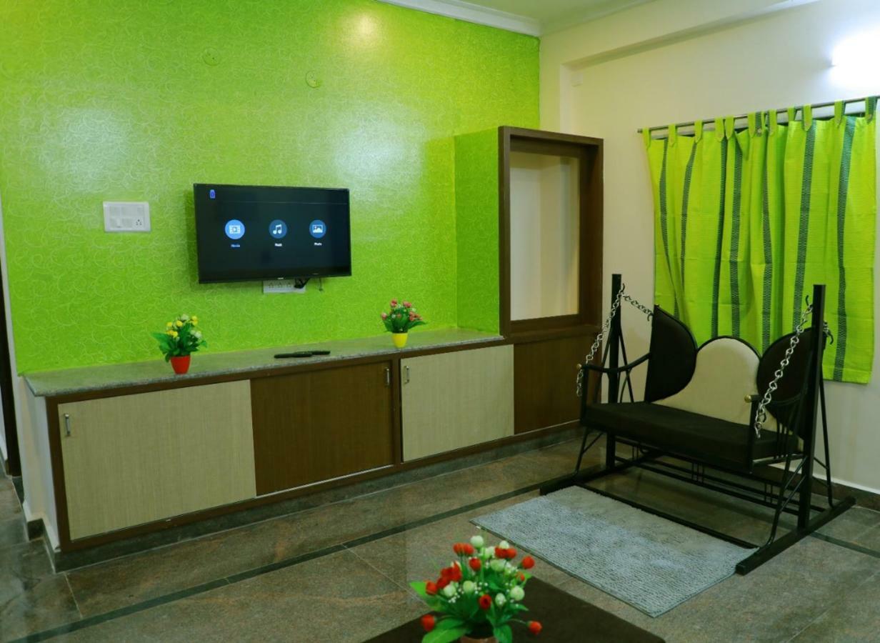 Sree Service Apartments Тирупати Экстерьер фото
